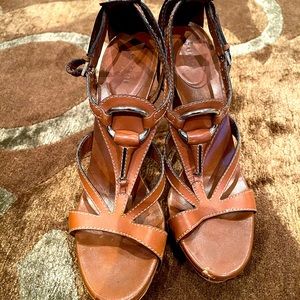 Brown leather Gucci heels
